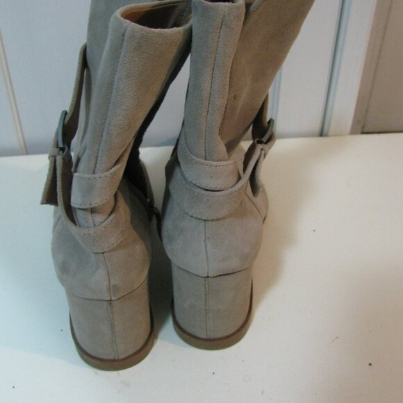 ** Santo Beige Tan Suede Boot 10M 10 NWOT Pointed Toe Zip Up Buckle Wedge Heel - Picture 5 of 13